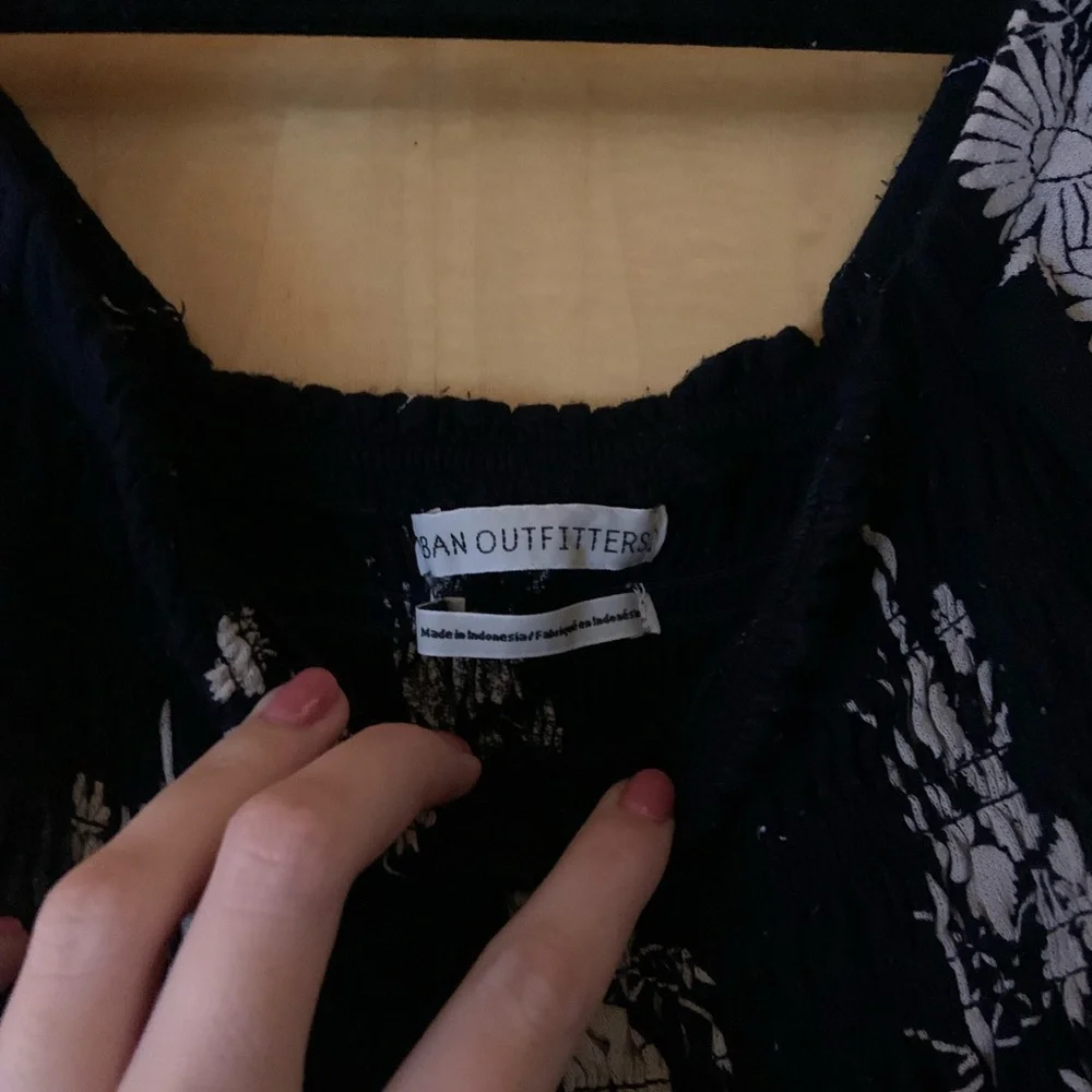 Top - Picture 2 of 3